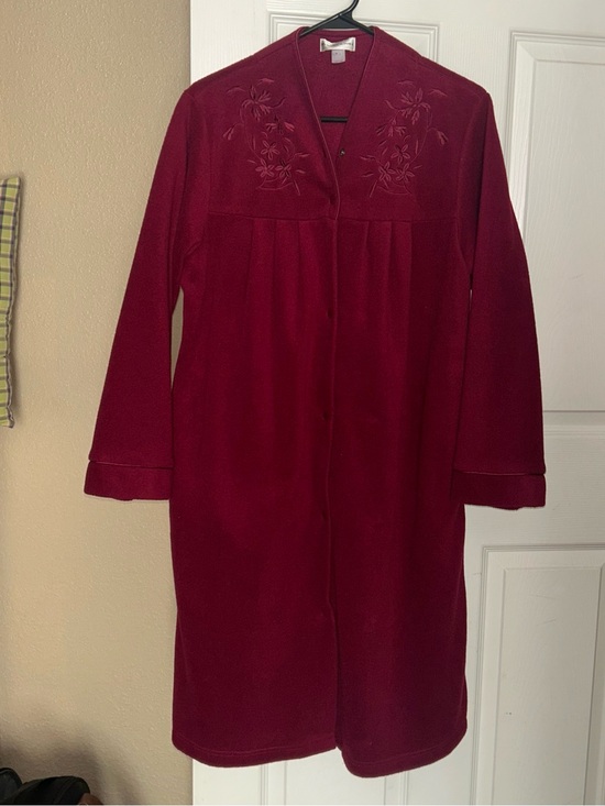 Miss Elaine Other - Burgundy miss elaine button up bathroom robe with floral embroidery size small